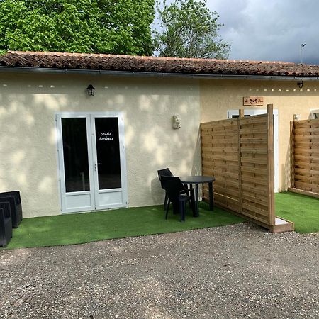 Chambre D'Hotes Naturiste Le Jardin Des Hirondelles Bed & Breakfast Blanzaguet-Saint-Cybard Exterior photo